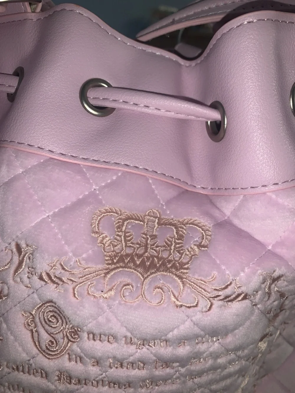 🆕- Juicy Couture Quilted Juicy Tale Tote with Bow and Charm - Picture 4 of 10